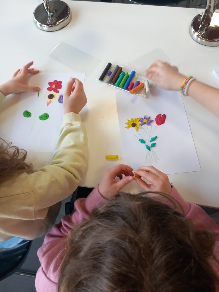 zdjęcie z części plastycznej zajęć czytelniczych